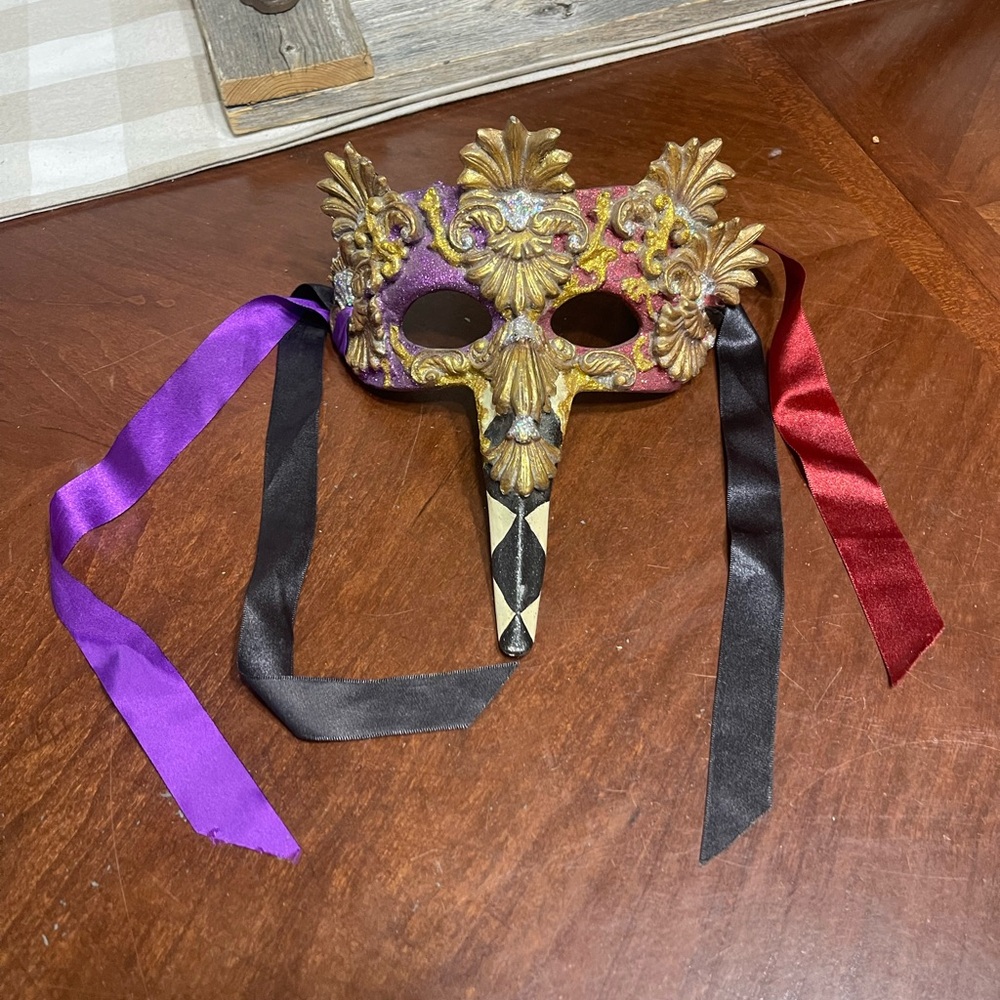 RARE Katherine’s Collection Mardi Gras Mask *flaw